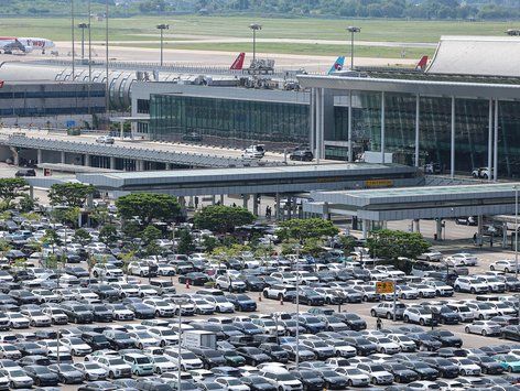 '광복절 황금연휴' 김포공항 주차장은 만차