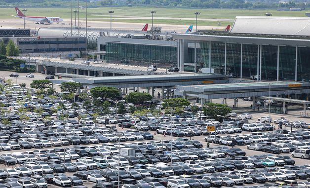 '광복절 황금연휴' 김포공항 주차장은 만차