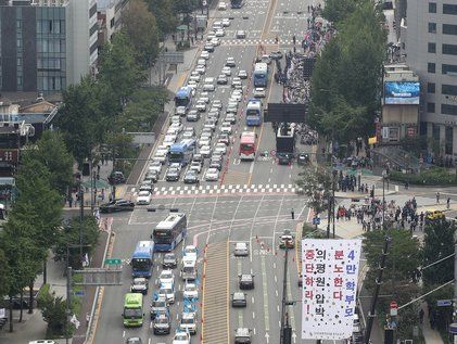 광복절 연휴 도심권 대규모 집회로 교통통제