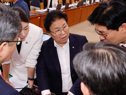 교육부와 대화하는 여야 간사