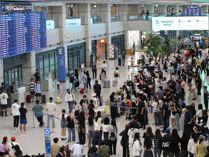 징검다리연휴 '인천공항 북적북적'