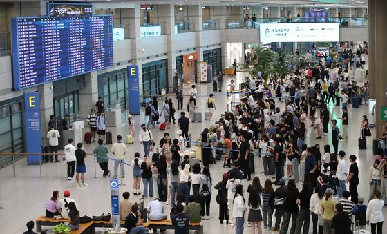 징검다리연휴 '인천공항 북적북적'