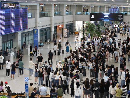 여행객으로 붐비는 인천공항