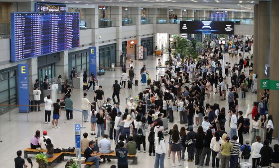 여행객으로 붐비는 인천공항