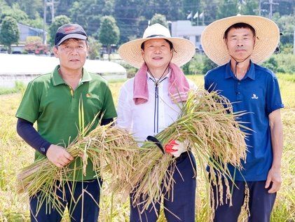 "성주군 첫 모내기 합니다"