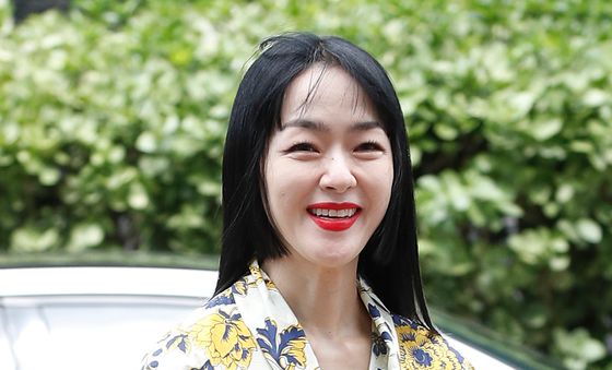 김윤아, 비타민 미소