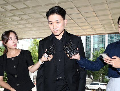 경찰 조사 출석하는 기동훈 메디스태프 대표