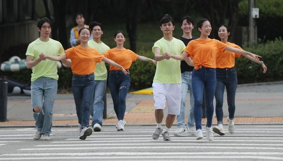 횡단보도에서 펼쳐지는 발레공연