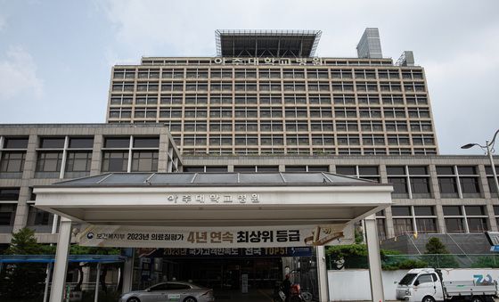 길어지는 의료 공백…아주대병원 응급실 전문의 절반 사직