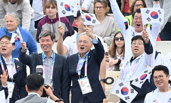 양궁 김옥금 응원하는 유인촌 장관