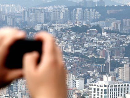 정부 '서울 집값 꿈틀, 공급 확대 위한 부동산 대책 초읽기'