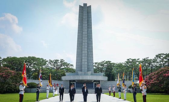 이숙연 대법관, 국립현충원 참배