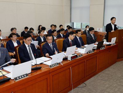 여야 간사 협의 결과 발표하는 정태호