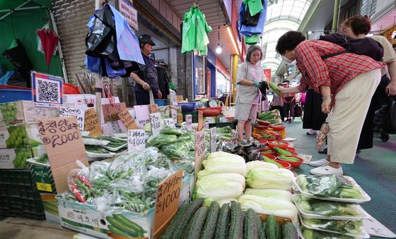 전통시장에서 추석 차례상 준비하면 대형마트보다 7% 저렴