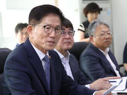 한국 노총 찾은 김문수 노동부장관