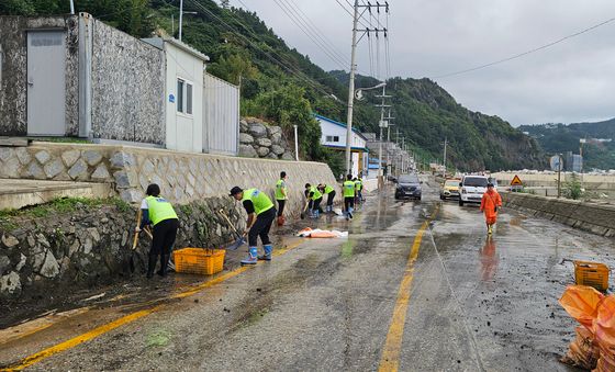 복구 작업애 나선 울릉경찰서