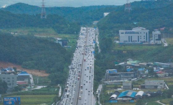 연휴 첫날 귀성길 정체 시작