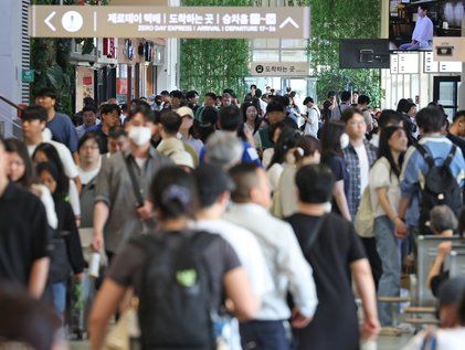 붐비는 터미널 '고향가는 길'