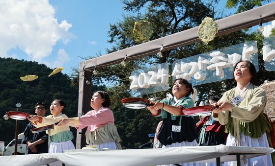 삼강주막 나루터 축제 부침개 뒤집기