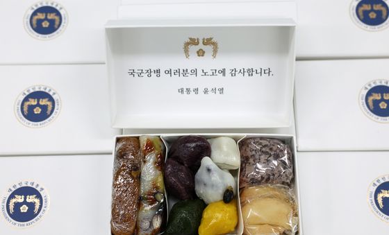 대통령실이 육군15사단 장병들에게 전달한 송편