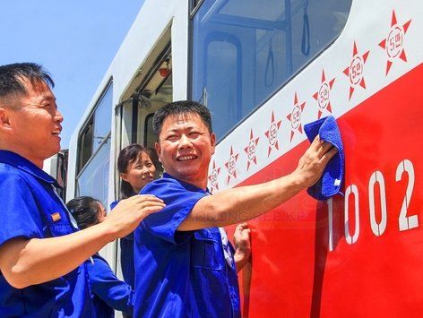 북한 송산궤도전차사업소 "무사고 주행의 긍지 안고"