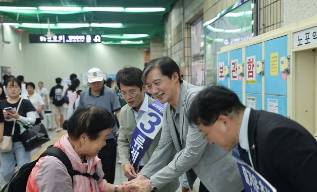 조국 대표, 추석 연휴 마지막 날 귀성 인사