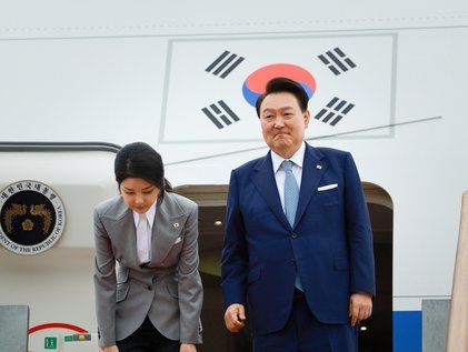 윤석열 대통령 부부, 체코 공식 방문 위해 출국