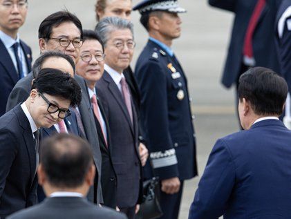 윤석열 대통령 체코 순방 환송 나선 한동훈 대표