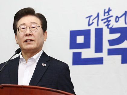 의원총회서 모두 발언하는 이재명 대표