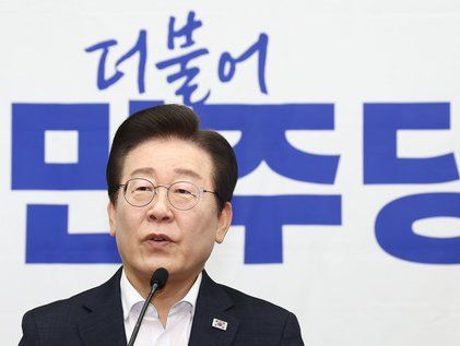 의원총회서 모두 발언하는 이재명 대표