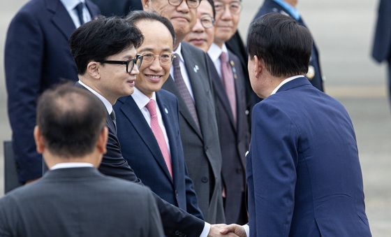 57일 만에 만난 윤석열 대통령·한동훈 대표