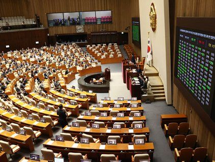 여당 불참 속 통과되는 김건희 특검법