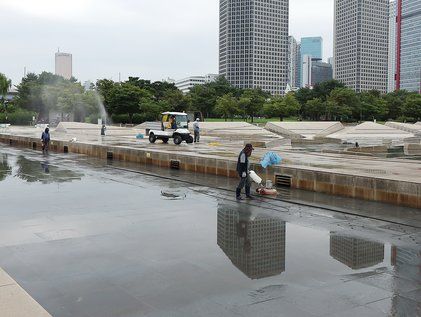 '다가오는 가을' 물빛광장은 청소 중