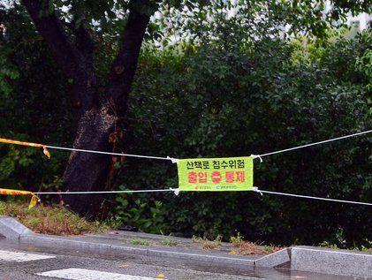 '가을비'에 통제된 광주천 산책로