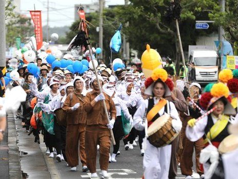 제주해녀들의 행진…제주해녀축제 거리 퍼레이드