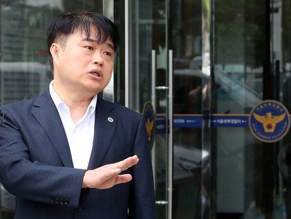 임현택 회장, 블랙리스트 작성 전공의 면회 위해 성북경찰서 방문