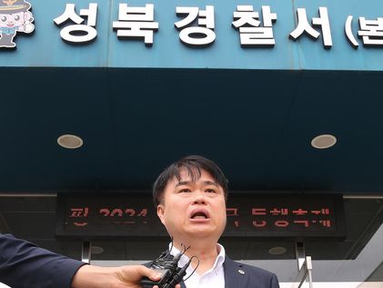 임현택 회장, 블랙리스트 작성 전공의 면회 위해 성북경찰서 방문