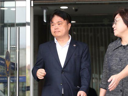 임현택 회장, 블랙리스트 작성 전공의 면회 위해 성북경찰서 방문