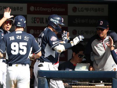 따라가는 두산 '김재환의 2점포'