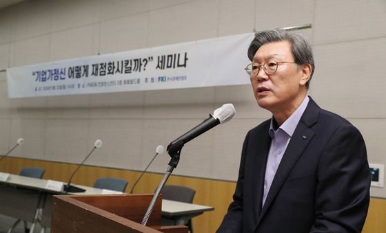 인사말 하는 김창범 한경협 부회장