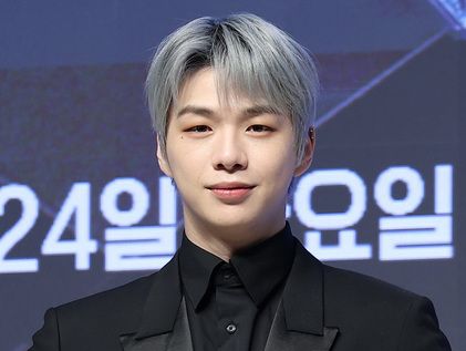 강다니엘, 여심 흔드는 하트