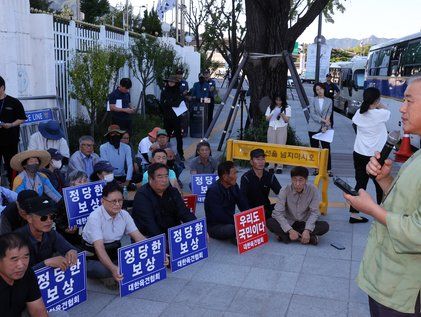 정부 규탄발언하는 대한육견협회장