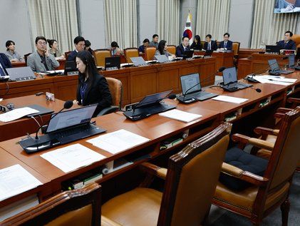 운영위 퇴장한 여당 의원들