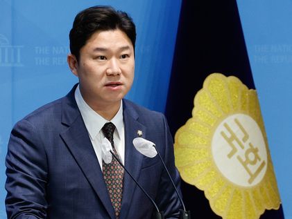 진종오 "이기흥 대한체육회장, 직 내려놓고 후대 물려줘야"