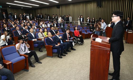 의총 발언하는 한동훈 대표