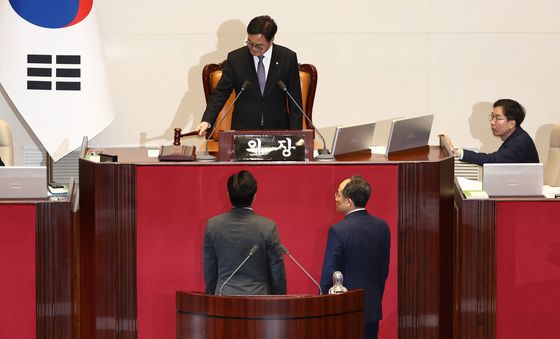 한석훈 국가인권위원 선출 부결에 본회의 정회