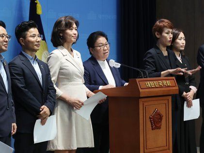 국회 교육위 야당 의원들 '한국학력평가원 검정 역사교과서 철회 촉구'