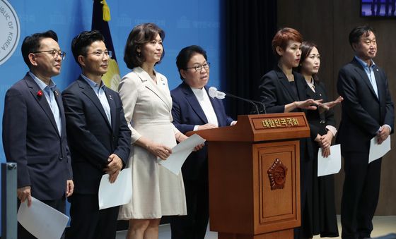 국회 교육위 야당 의원들 '한국학력평가원 검정 역사교과서 철회 촉구'