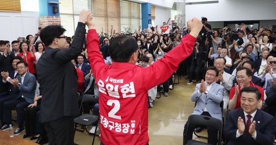 한동훈, 윤일현 부산 금정구청장 후보 선거사무소 개소식 참석