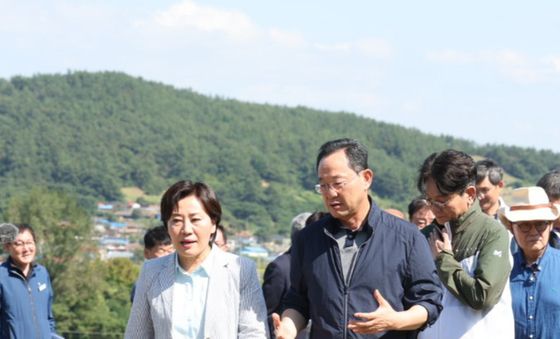 송미령 농림축산식품부 장관, 배추 작황 상태 점검